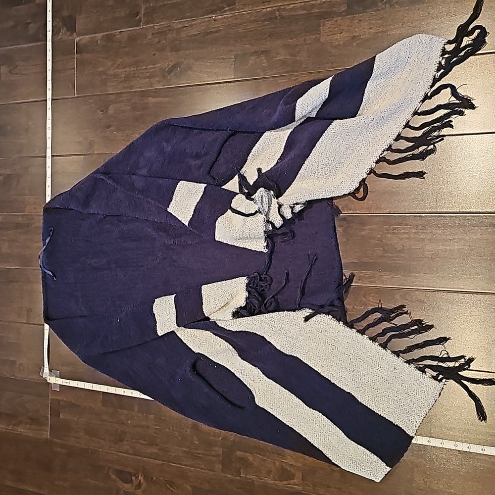 Super soft and cozy pancho rap with armhol